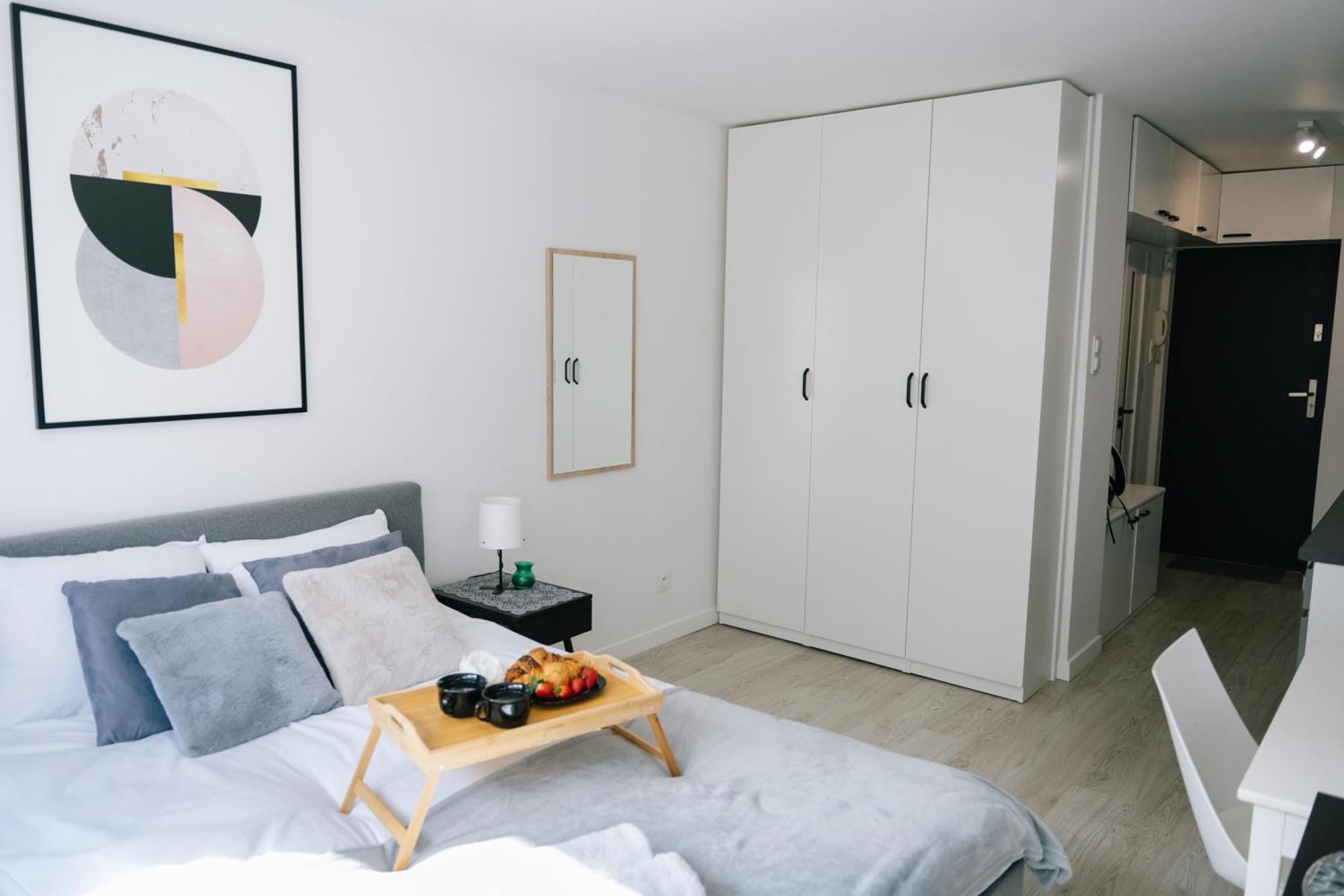 Apartment Downtown - Location, Metro Nearby - By Rentujemy