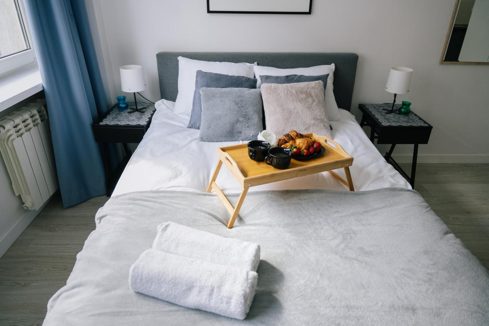Downtown - Location, Metro Nearby - By Rentujemy Apartment *
